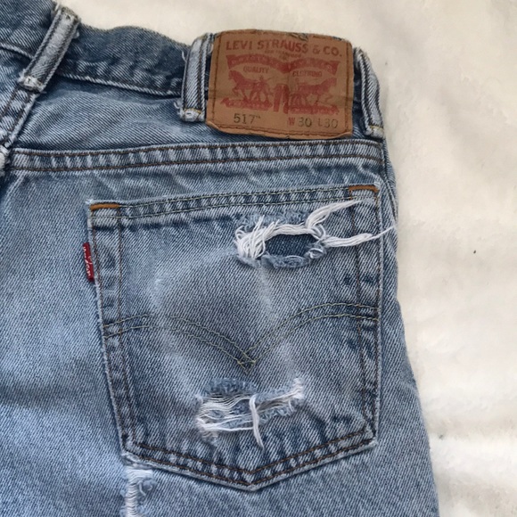 Levi’s 517 High Waisted Distressed Raw Hem Cutoffs - Picture 5 of 12